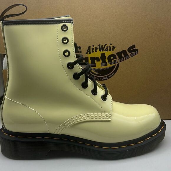 Dr. Martens 1460 WOMEN'S PATENT LAMPER LACE UP CREAM BOOTS Women size 6 NWB - Picture 2 of 10